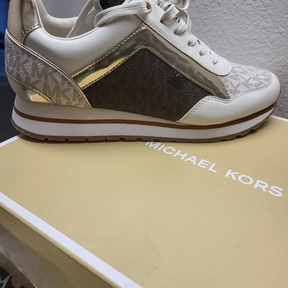 Micheal kor Maddie trainers - Picture 3 of 5